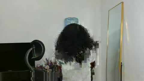 Snapshot of khaleesi7777777 chatting on 02/19/26, 03:35 Khaleesi online show from 02/19/26, 03:35