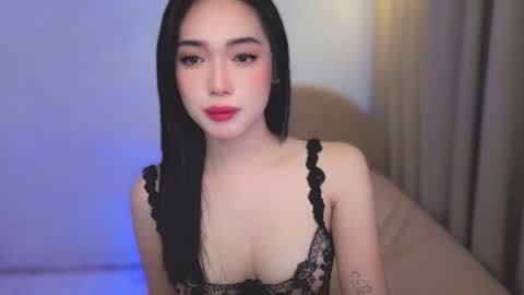 Snapshot of khaleesi_sonrisa chatting on 06/25/26, 02:43 sonrisa online show from 06/25/26, 02:43