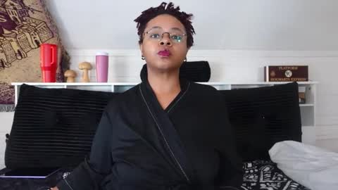 Snapshot of khayaparker chatting on 12/19/25, 09:00 Khaya online show from 12/19/25, 09:00