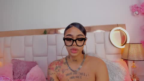 Khelany Isyy  online show from 12/19/24, 01:18