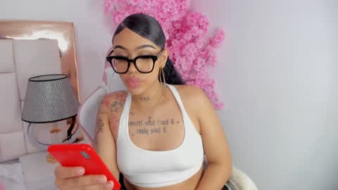 Khelany Isyy  online show from 02/09/25, 01:00