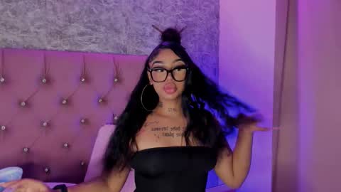 Khelany Isyy  online show from 10/01/25, 12:55