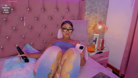 Khelany Isyy  online show from 11/25/25, 02:39