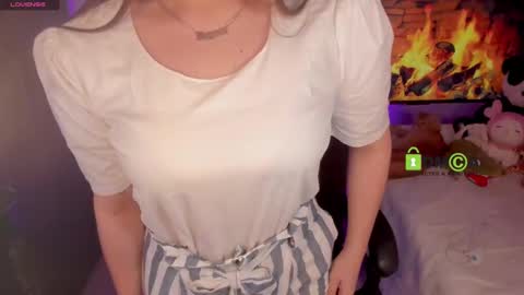 Snapshot of khionebesset chatting on 12/02/24, 04:42 Khi. online show from 12/02/24, 04:42