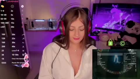 Snapshot of khionebesset chatting on 01/09/25, 10:52 Khi. online show from 01/09/25, 10:52