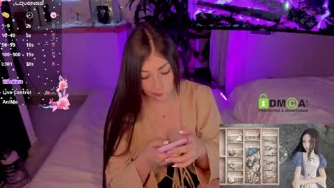 Snapshot of khionebesset chatting on 01/12/25, 10:12 Khi. online show from 01/12/25, 10:12