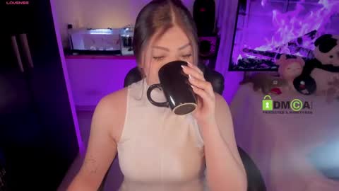 Snapshot of khionebesset chatting on 01/28/25, 07:11 Khi. online show from 01/28/25, 07:11