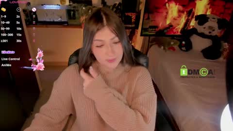 Snapshot of khionebesset chatting on 02/18/25, 05:20 Khi. online show from 02/18/25, 05:20