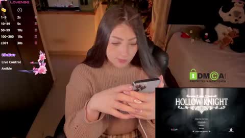 Snapshot of khionebesset chatting on 02/20/25, 05:01 Khi. online show from 02/20/25, 05:01