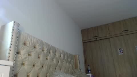 Snapshot of khloe33 chatting on 02/16/25, 04:09 khloe33 online show from 02/16/25, 04:09