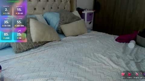 Snapshot of khloe33 chatting on 03/05/25, 06:44 khloe33 online show from 03/05/25, 06:44