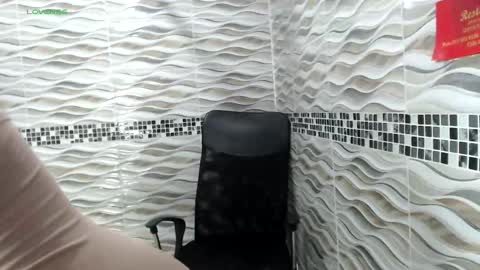 Snapshot of khloe33 chatting on 09/16/25, 10:05 khloe33 online show from 09/16/25, 10:05