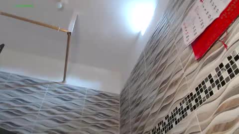 Snapshot of khloe33 chatting on 10/12/25, 03:44 khloe33 online show from 10/12/25, 03:44