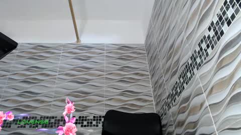 Snapshot of khloe33 chatting on 11/16/25, 07:19 khloe33 online show from 11/16/25, 07:19