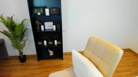 Khloe online show from 03/23/26, 01:37