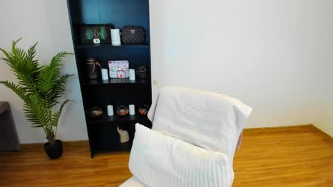 Khloe online show from 03/29/26, 01:22