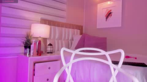 Snapshot of khloe_sweeet chatting on 10/02/25, 11:39 khloe_sweeet online show from 10/02/25, 11:39