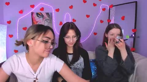 Snapshot of khloebeauty chatting on 02/18/26, 08:27 khloebeauty online show from 02/18/26, 08:27