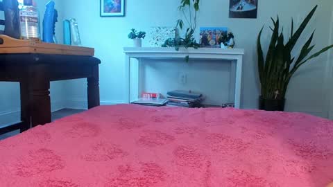 Khloe online show from 03/02/26, 08:48