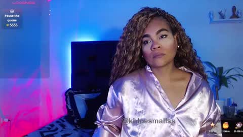 Snapshot of khloesmalls chatting on 01/02/25, 03:29              online show from 01/02/25, 03:29