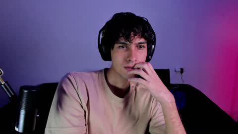 Snapshot of khozler_ chatting on 01/03/25, 08:54 khozler_ online show from 01/03/25, 08:54