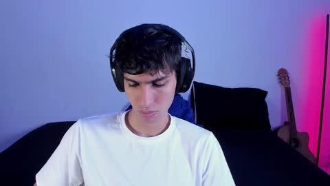 Snapshot of khozler_ chatting on 02/14/25, 02:50 khozler_ online show from 02/14/25, 02:50