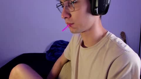 Snapshot of khozler_ chatting on 02/15/25, 03:20 khozler_ online show from 02/15/25, 03:20