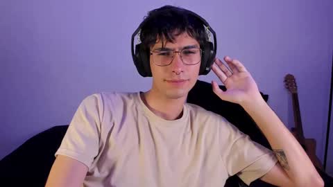 Snapshot of khozler_ chatting on 02/15/25, 06:33 khozler_ online show from 02/15/25, 06:33