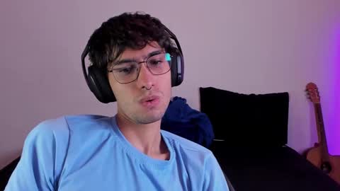 Snapshot of khozler_ chatting on 02/18/25, 06:15 khozler_ online show from 02/18/25, 06:15