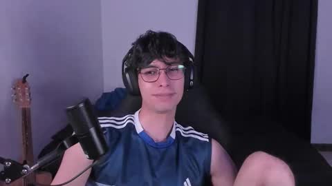 Snapshot of khozler_ chatting on 09/11/25, 12:33 khozler_ online show from 09/11/25, 12:33