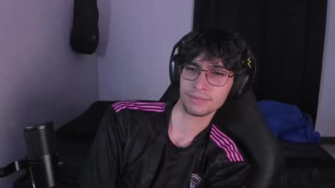 Snapshot of khozler_ chatting on 09/22/25, 02:02 khozler_ online show from 09/22/25, 02:02