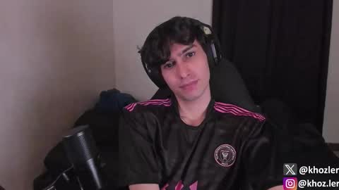 Snapshot of khozler_ chatting on 10/19/25, 07:47 khozler_ online show from 10/19/25, 07:47