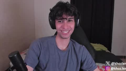 Snapshot of khozler_ chatting on 10/22/25, 01:17 khozler_ online show from 10/22/25, 01:17