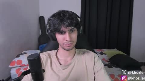 Snapshot of khozler_ chatting on 10/27/25, 04:16 khozler_ online show from 10/27/25, 04:16