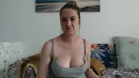 Snapshot of khrysssarah chatting on 09/25/25, 07:56 Sarah online show from 09/25/25, 07:56