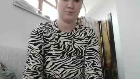 Snapshot of khrysssarah chatting on 12/22/25, 11:07 Sarah online show from 12/22/25, 11:07