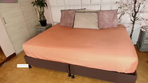 Snapshot of kiana_cream chatting on 02/26/25, 11:30 N M online show from 02/26/25, 11:30