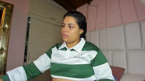 Snapshot of kiana_cream chatting on 09/11/25, 11:32 N M online show from 09/11/25, 11:32