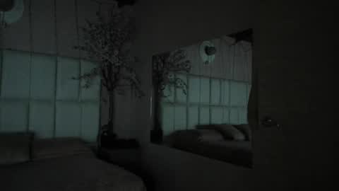 Snapshot of kiana_cream chatting on 09/27/25, 11:37 N M online show from 09/27/25, 11:37