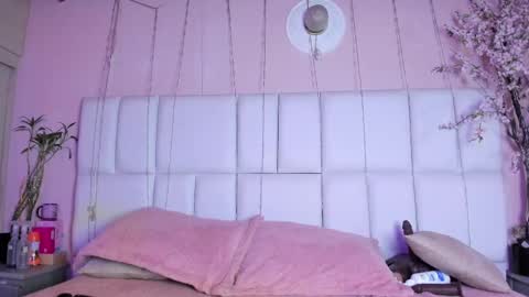 Snapshot of kiana_cream chatting on 09/28/25, 01:38 N M online show from 09/28/25, 01:38