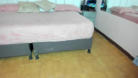 Snapshot of kiana_cream chatting on 10/03/25, 11:29 N M online show from 10/03/25, 11:29