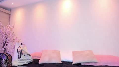 Snapshot of kiana_cream chatting on 10/27/25, 11:36 N M online show from 10/27/25, 11:36