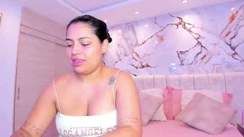 Snapshot of kiana_cream chatting on 12/01/25, 03:06 N M online show from 12/01/25, 03:06