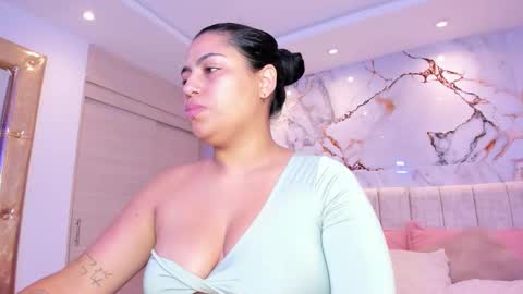 Snapshot of kiana_cream chatting on 12/03/25, 12:14 N M online show from 12/03/25, 12:14