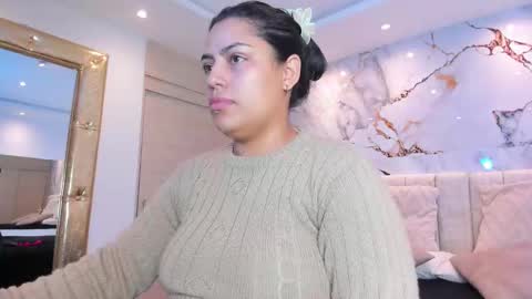 Snapshot of kiana_cream chatting on 01/19/26, 11:25 N M online show from 01/19/26, 11:25