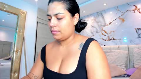 Snapshot of kiana_cream chatting on 02/02/26, 11:31 N M online show from 02/02/26, 11:31