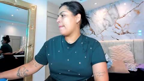 Snapshot of kiana_cream chatting on 02/06/26, 10:29 N M online show from 02/06/26, 10:29