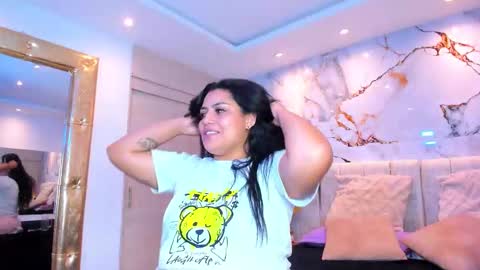 Snapshot of kiana_cream chatting on 02/18/26, 02:07 N M online show from 02/18/26, 02:07