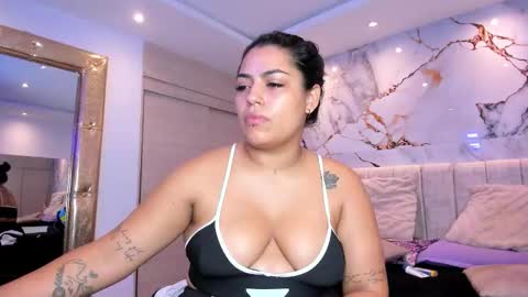 Snapshot of kiana_cream chatting on 02/19/26, 11:39 N M online show from 02/19/26, 11:39