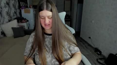 kianna_dior_ online show from 11/21/25, 10:36